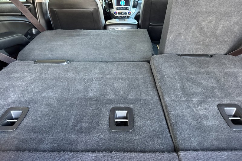 GMC Yukon Vehicle Full-screen Gallery Image 16