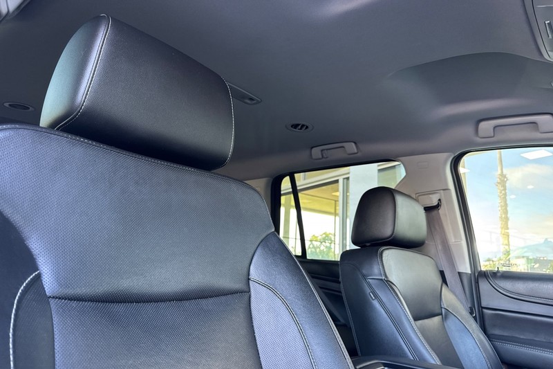 GMC Yukon Vehicle Full-screen Gallery Image 18