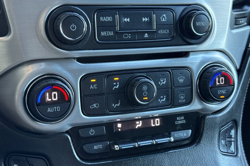 GMC Yukon Vehicle Full-screen Gallery Image 21