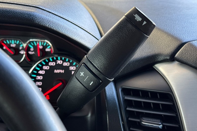 GMC Yukon Vehicle Full-screen Gallery Image 22