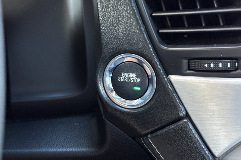 GMC Yukon Vehicle Full-screen Gallery Image 23