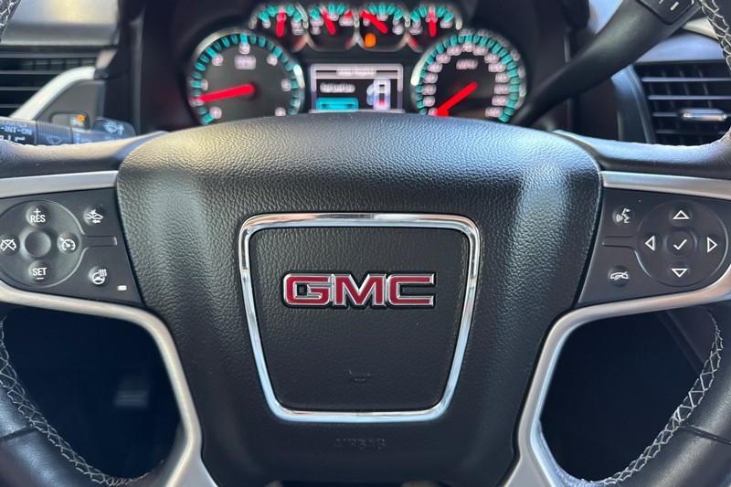 GMC Yukon Vehicle Full-screen Gallery Image 24