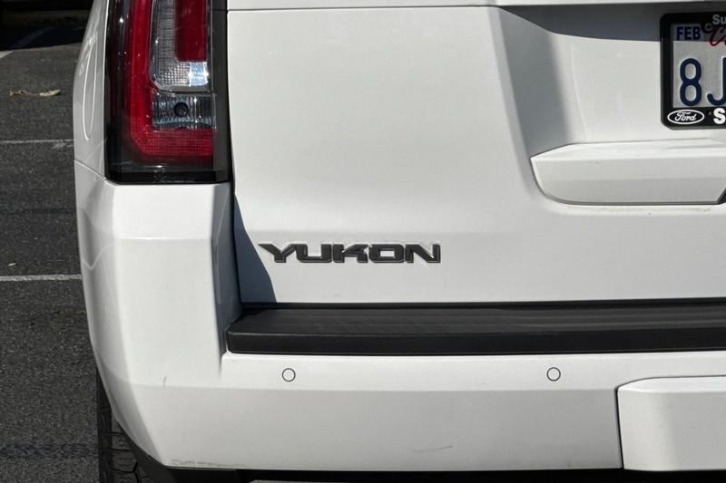 GMC Yukon Vehicle Full-screen Gallery Image 28