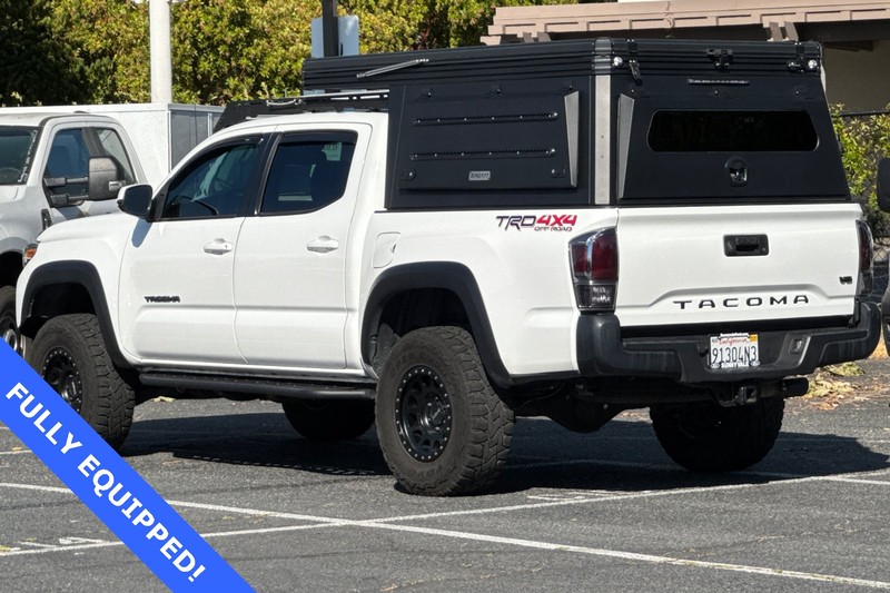Toyota Tacoma 4WD Vehicle Full-screen Gallery Image 06