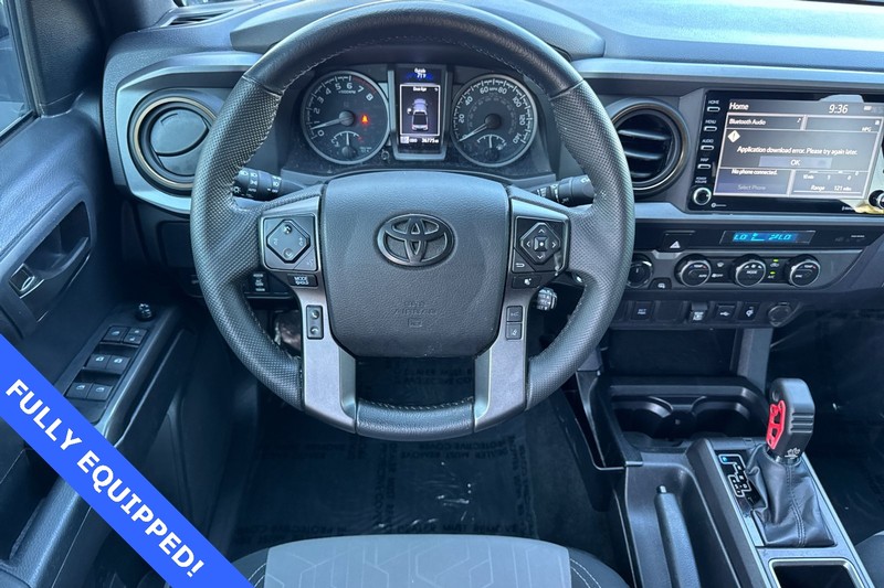 Toyota Tacoma 4WD Vehicle Full-screen Gallery Image 14