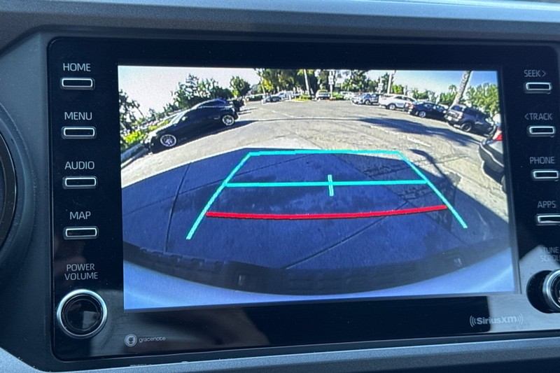 Toyota Tacoma 4WD Vehicle Full-screen Gallery Image 18