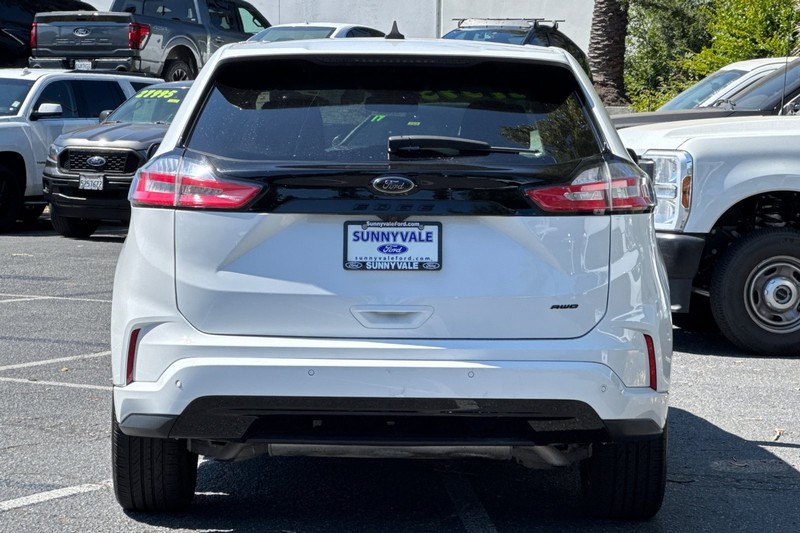Ford Edge Vehicle Full-screen Gallery Image 05