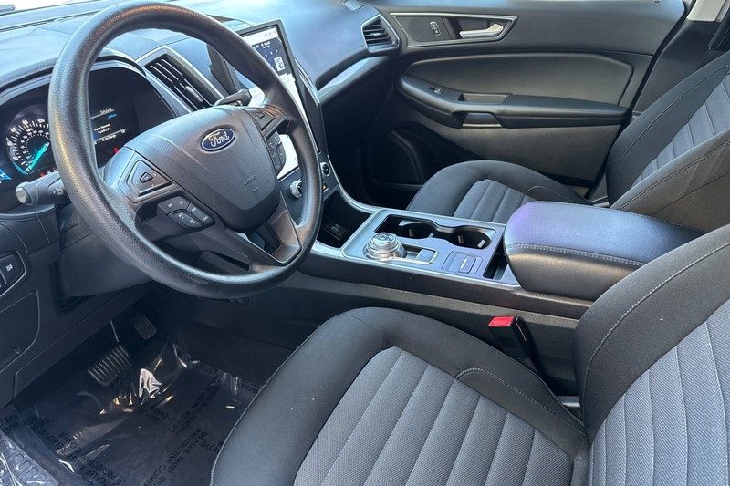 Ford Edge Vehicle Full-screen Gallery Image 11
