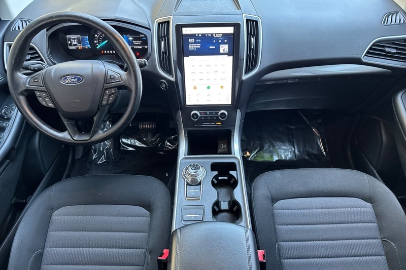 Ford Edge Vehicle Full-screen Gallery Image 14