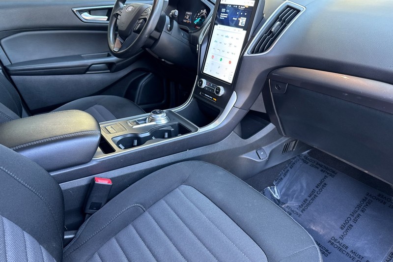 Ford Edge Vehicle Full-screen Gallery Image 17