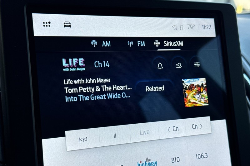 Ford Edge Vehicle Full-screen Gallery Image 19