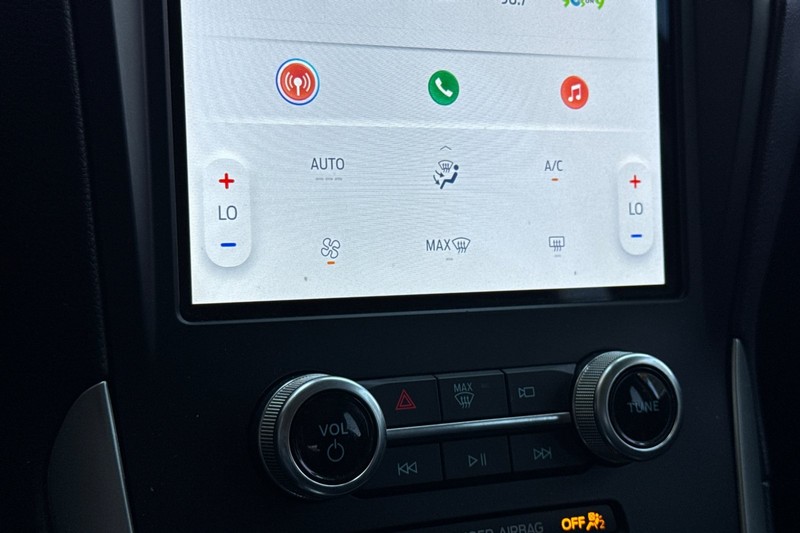 Ford Edge Vehicle Full-screen Gallery Image 21