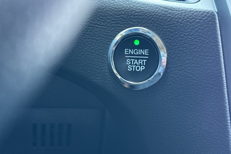 Ford Edge Vehicle Full-screen Gallery Image 23