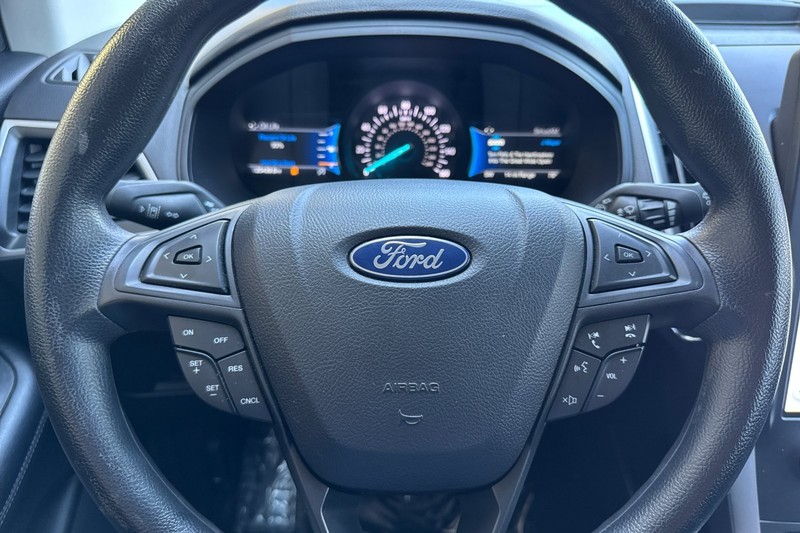 Ford Edge Vehicle Full-screen Gallery Image 24