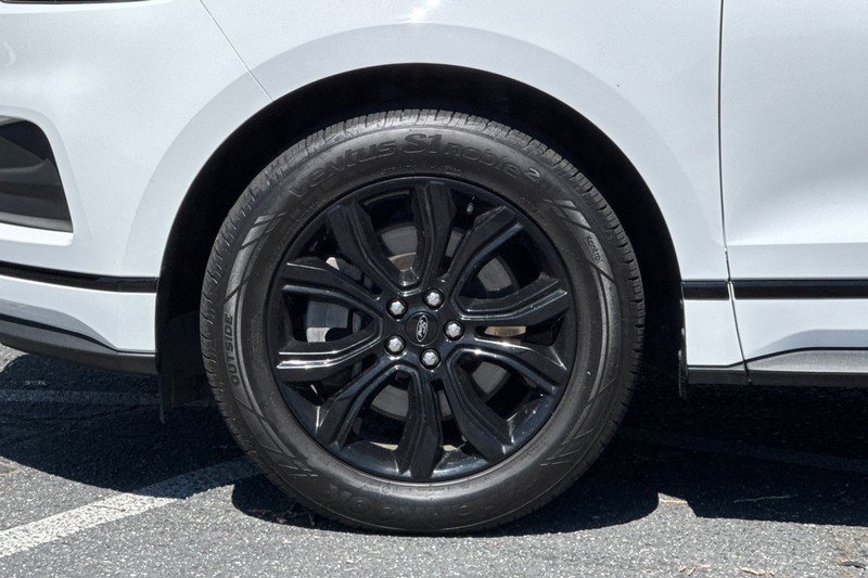 Ford Edge Vehicle Full-screen Gallery Image 27