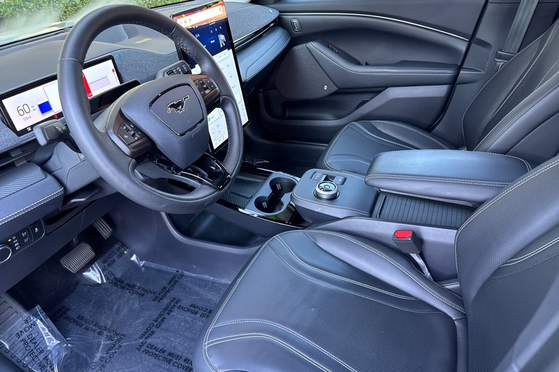 Ford Mustang Mach-E Vehicle Full-screen Gallery Image 11