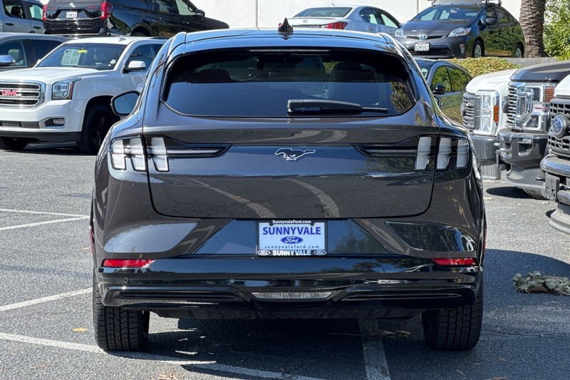 Ford Mustang Mach-E Vehicle Full-screen Gallery Image 05