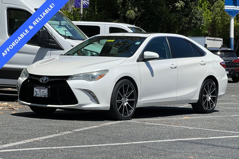 Toyota Camry Vehicle Full-screen Gallery Image 08