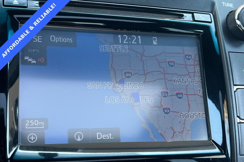 Toyota Camry Vehicle Full-screen Gallery Image 18