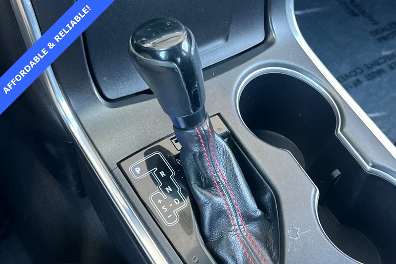 Toyota Camry Vehicle Full-screen Gallery Image 21