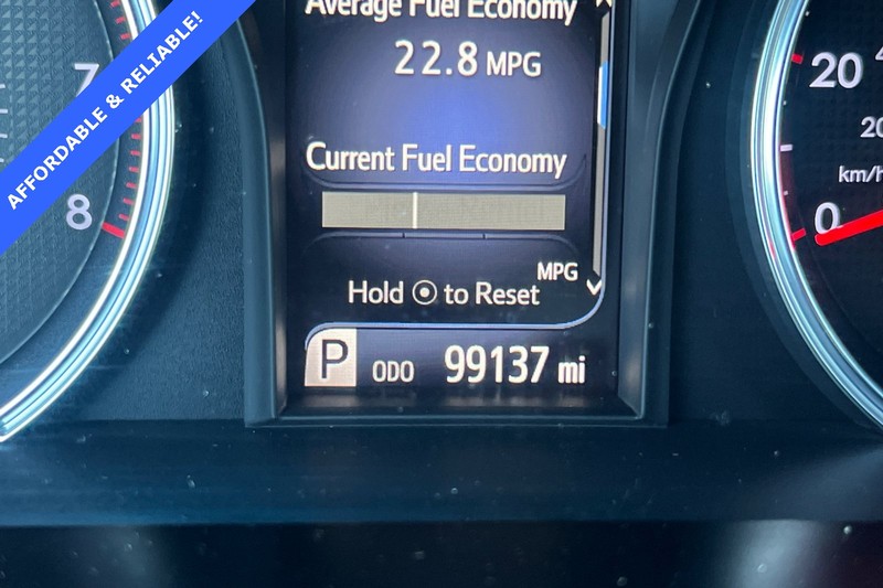 Toyota Camry Vehicle Full-screen Gallery Image 24