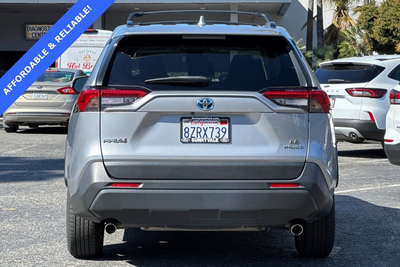 Toyota RAV4 Vehicle Full-screen Gallery Image 05