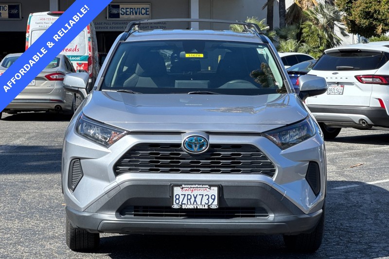 Toyota RAV4 Vehicle Full-screen Gallery Image 09