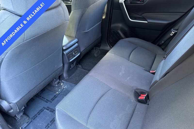 Toyota RAV4 Vehicle Full-screen Gallery Image 12