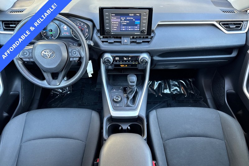 Toyota RAV4 Vehicle Full-screen Gallery Image 13