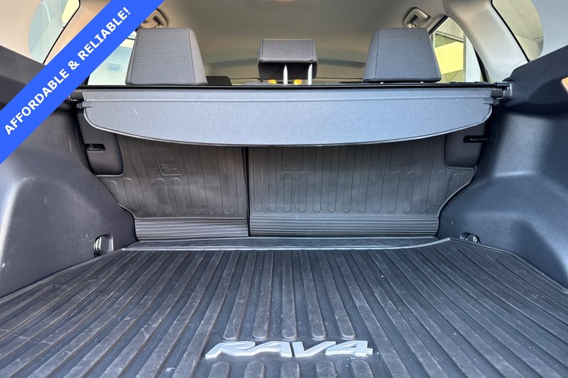 Toyota RAV4 Vehicle Full-screen Gallery Image 15