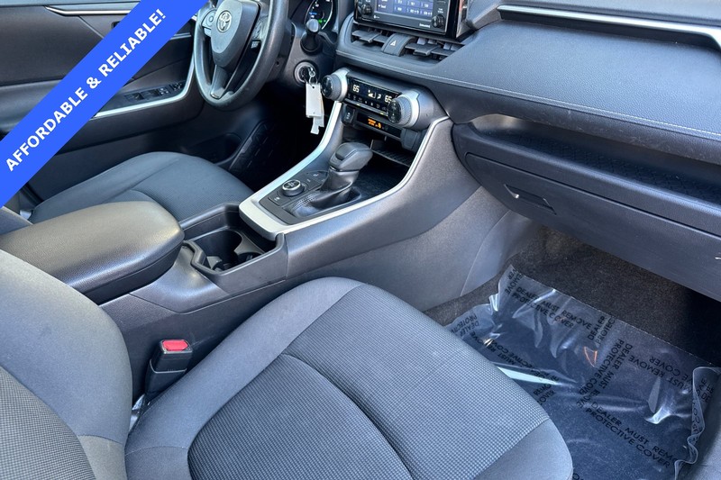 Toyota RAV4 Vehicle Full-screen Gallery Image 16