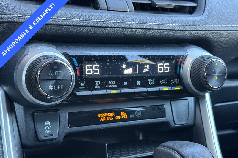 Toyota RAV4 Vehicle Full-screen Gallery Image 20
