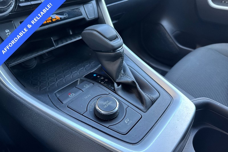 Toyota RAV4 Vehicle Full-screen Gallery Image 21