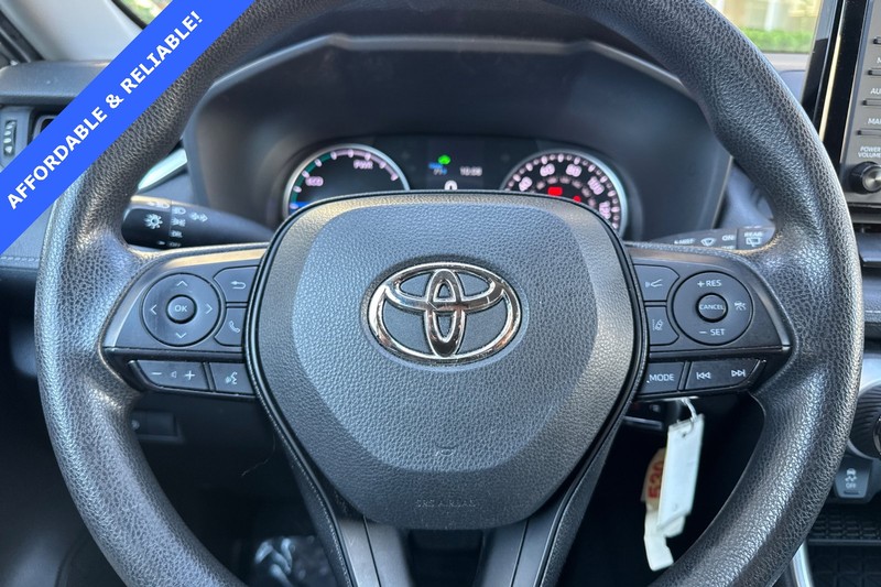 Toyota RAV4 Vehicle Full-screen Gallery Image 22