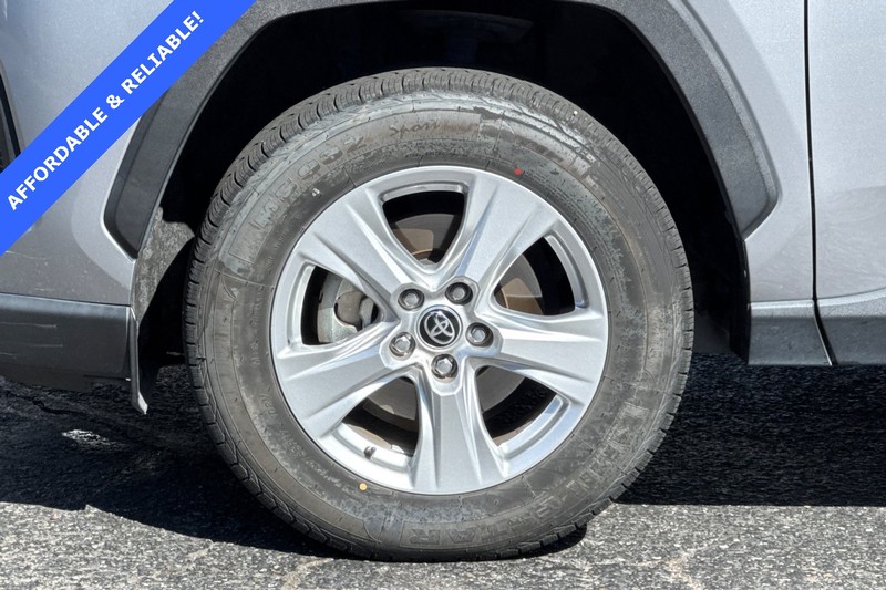 Toyota RAV4 Vehicle Full-screen Gallery Image 25