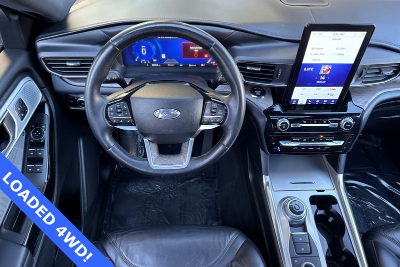 Ford Explorer Vehicle Full-screen Gallery Image 15
