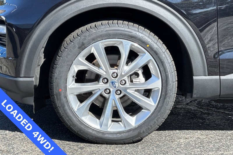 Ford Explorer Vehicle Full-screen Gallery Image 29