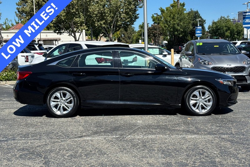 Honda Accord Sedan Vehicle Full-screen Gallery Image 03