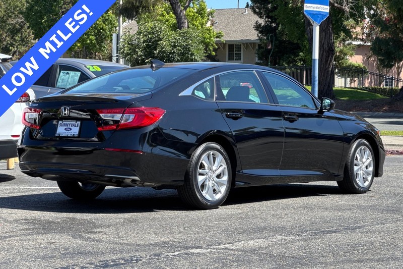 Honda Accord Sedan Vehicle Full-screen Gallery Image 04