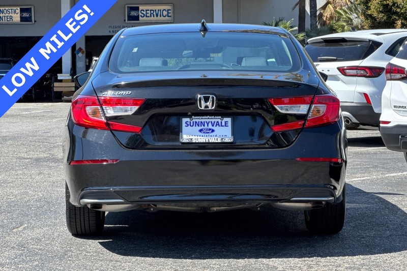 Honda Accord Sedan Vehicle Full-screen Gallery Image 05
