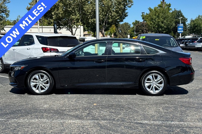 Honda Accord Sedan Vehicle Full-screen Gallery Image 07