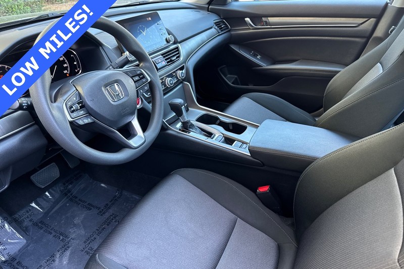 Honda Accord Sedan Vehicle Full-screen Gallery Image 10