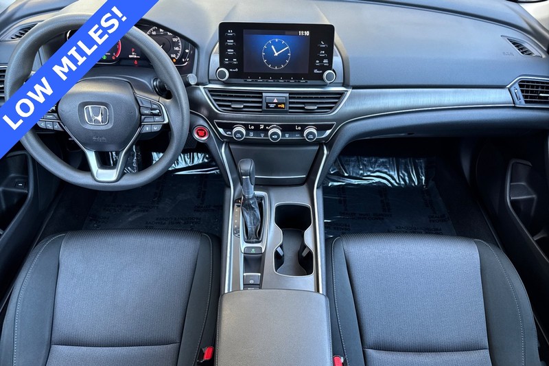 Honda Accord Sedan Vehicle Full-screen Gallery Image 13