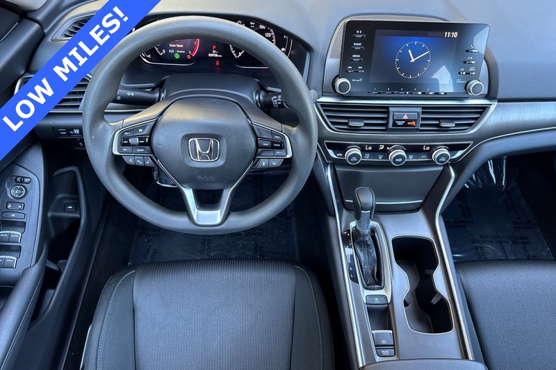 Honda Accord Sedan Vehicle Full-screen Gallery Image 14