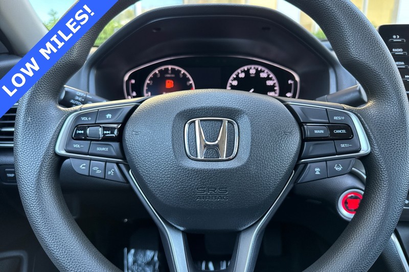 Honda Accord Sedan Vehicle Full-screen Gallery Image 22