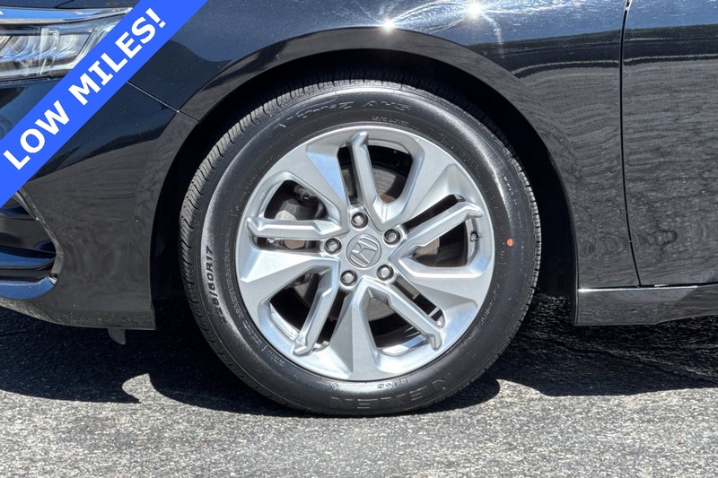 Honda Accord Sedan Vehicle Full-screen Gallery Image 25