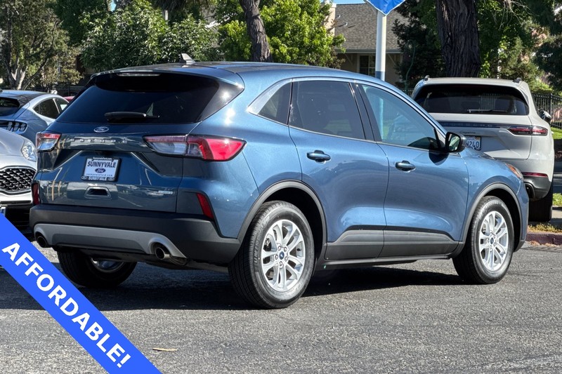 Ford Escape Vehicle Full-screen Gallery Image 04