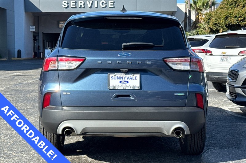 Ford Escape Vehicle Full-screen Gallery Image 05