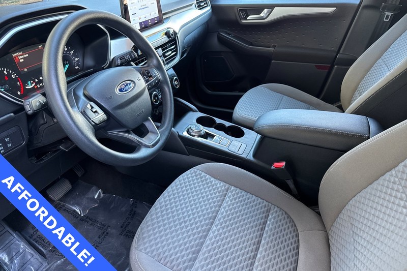 Ford Escape Vehicle Full-screen Gallery Image 11