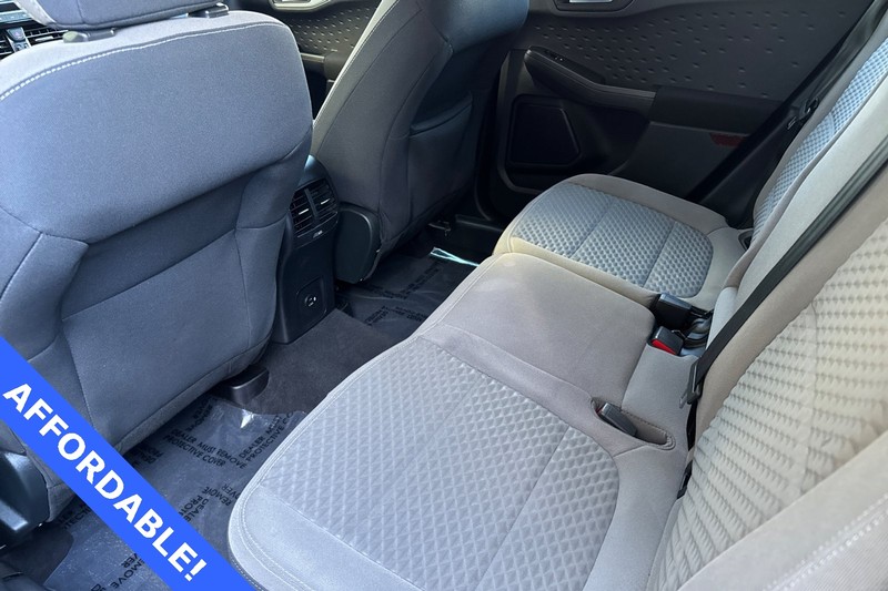 Ford Escape Vehicle Full-screen Gallery Image 13